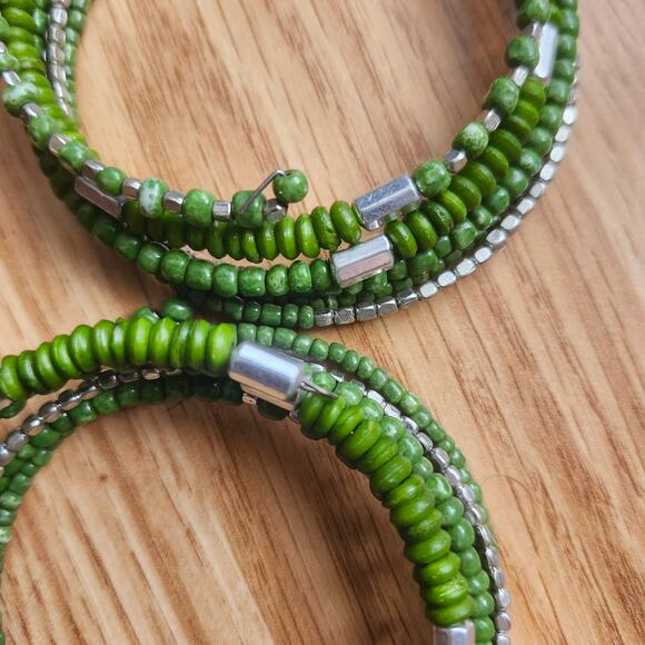 Set of 2 Green Seed Bead Wrap Bracelets Memory Wire Coil Silver Spacers Boho Art - Picture 4 of 8